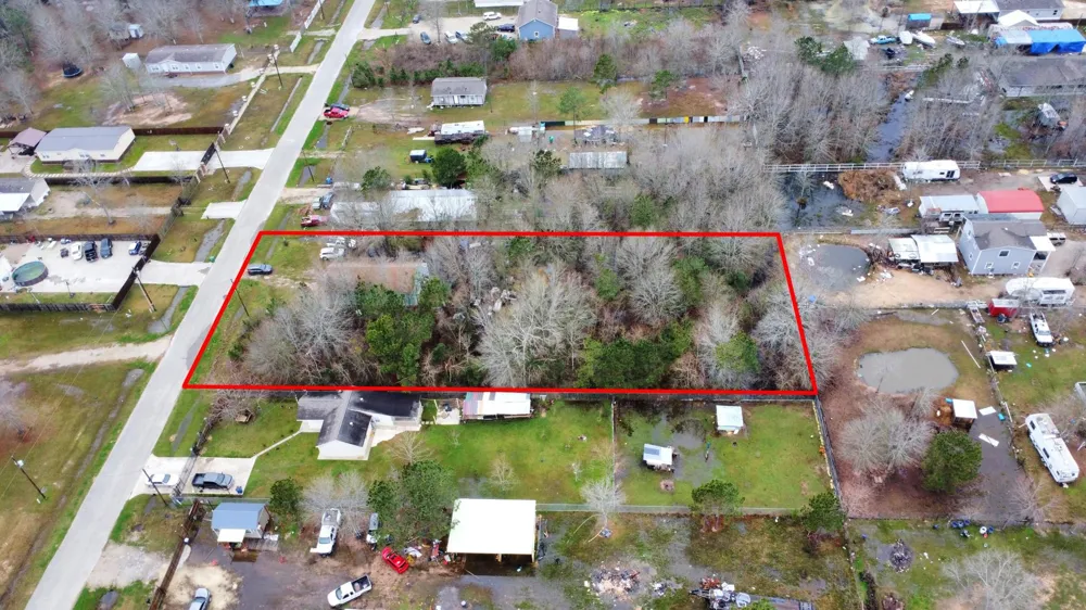 1040 County Road 5007 Cleveland, TX 77327