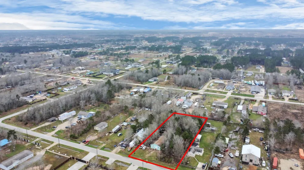 1040 County Road 5007 Cleveland, TX 77327