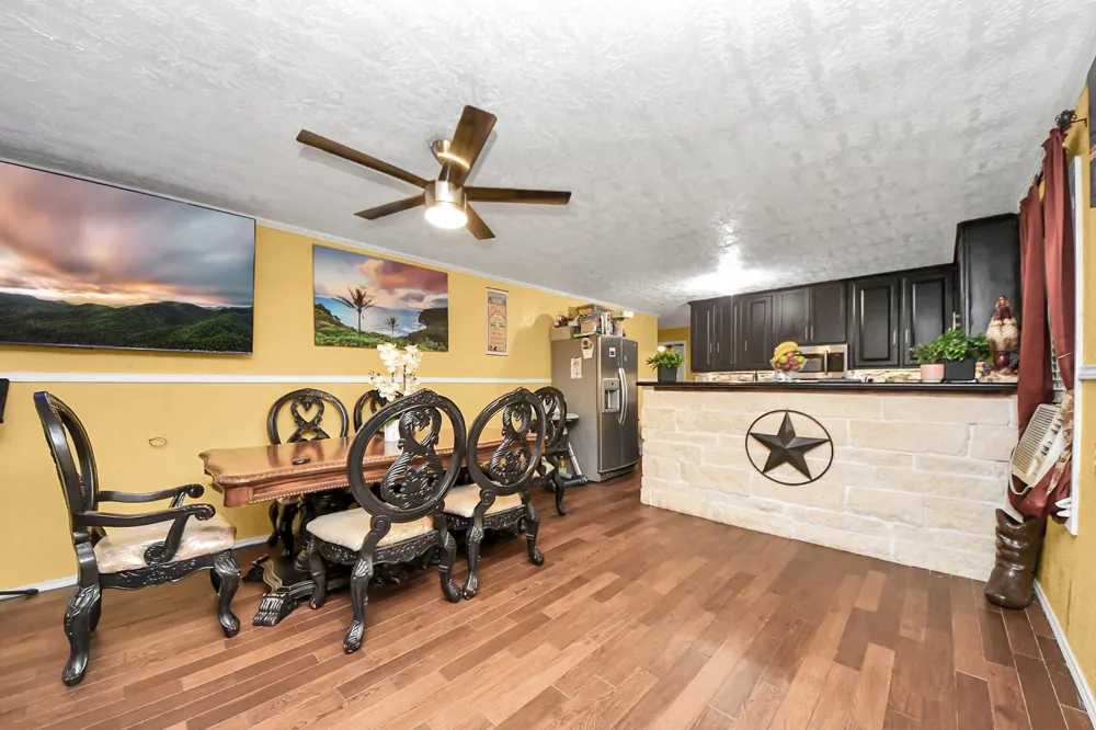 1040 County Road 5007 Cleveland, TX 77327