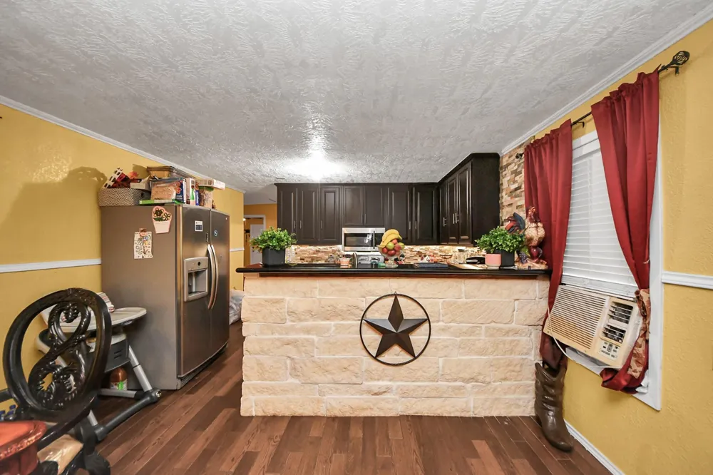 1040 County Road 5007 Cleveland, TX 77327