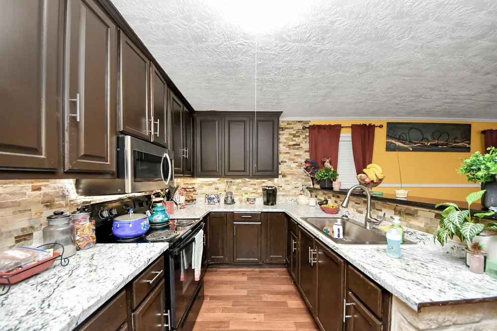 1040 County Road 5007 Cleveland, TX 77327