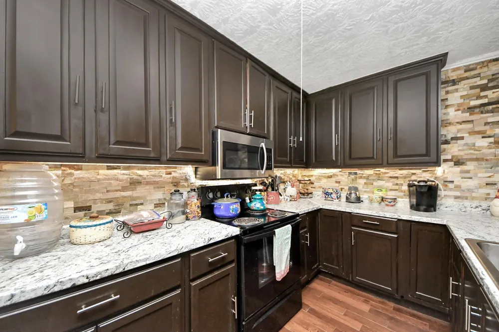 1040 County Road 5007 Cleveland, TX 77327