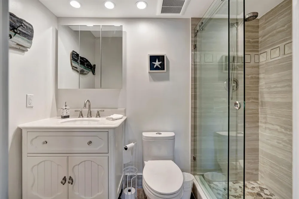 110 SHORE COURT #201 North Palm Beach, FL 33408