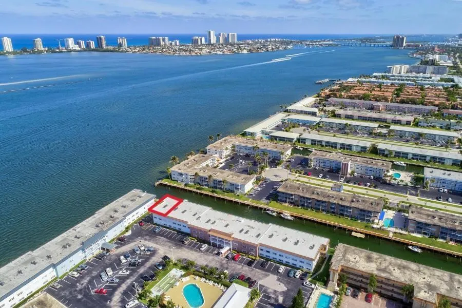 110 SHORE COURT #201 North Palm Beach, FL 33408
