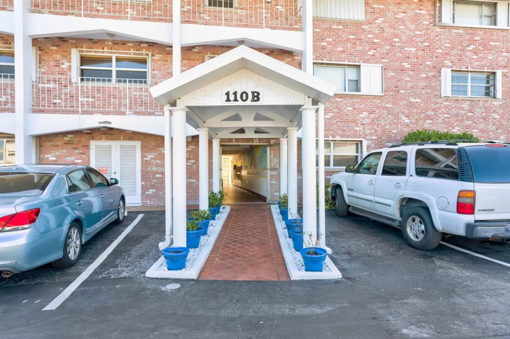 110 SHORE COURT #201 North Palm Beach, FL 33408