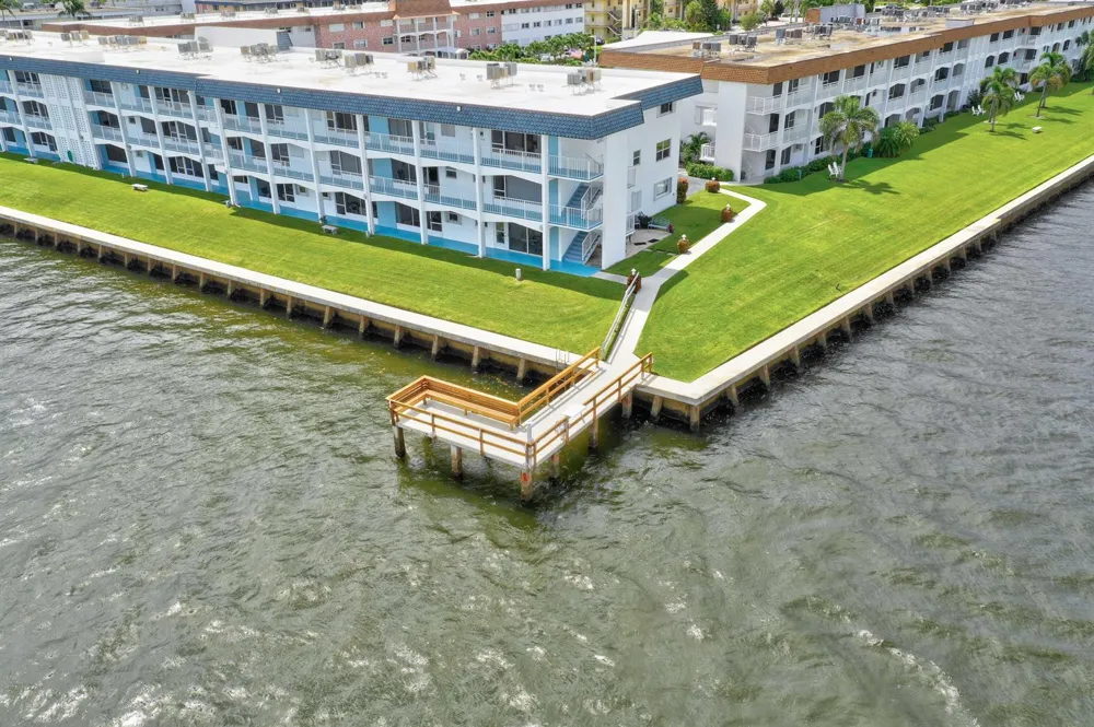 110 SHORE COURT #201 North Palm Beach, FL 33408