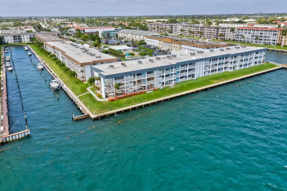 110 SHORE COURT #201 North Palm Beach, FL 33408