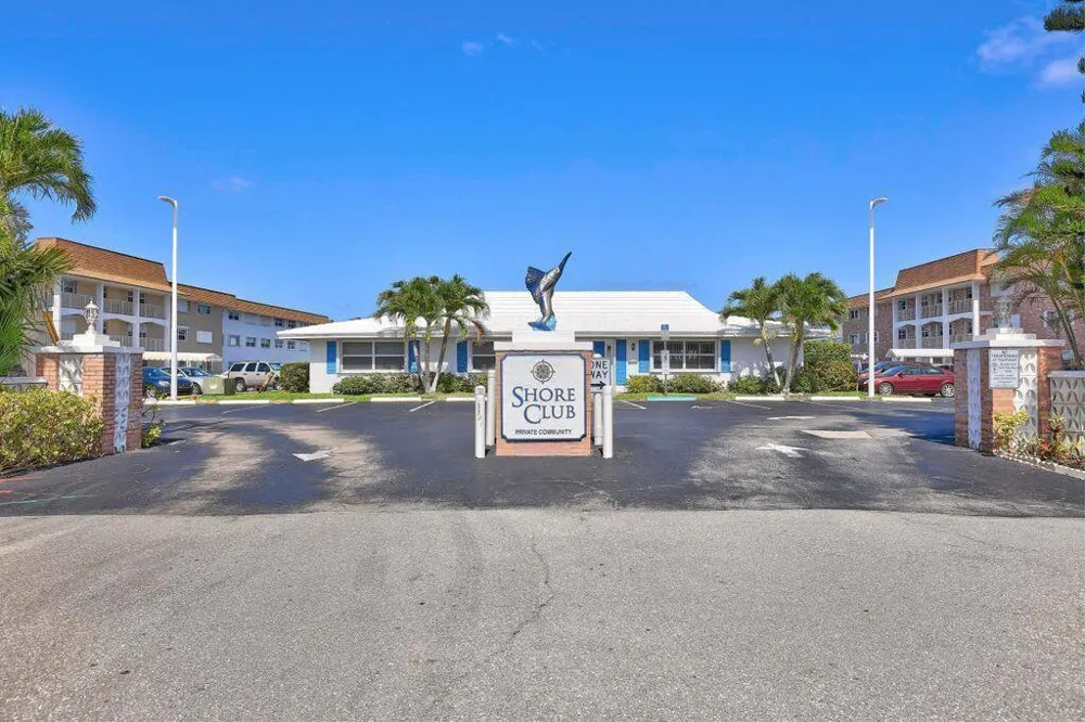 110 SHORE COURT #201 North Palm Beach, FL 33408