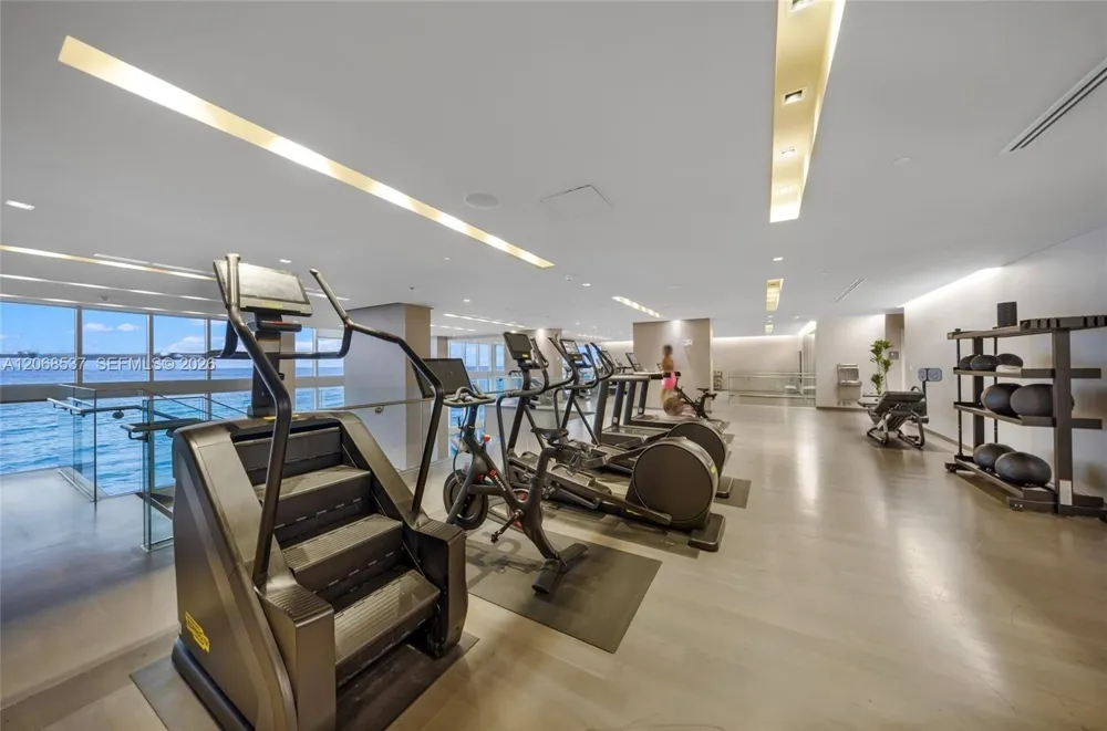 1830 S Ocean Dr #1912 Hallandale Beach, FL 33009