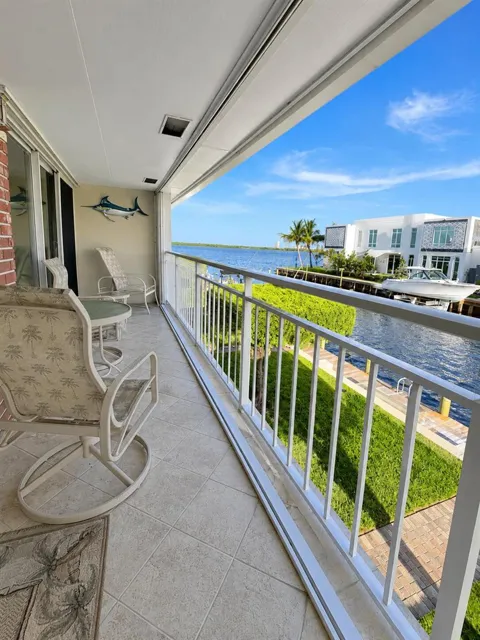 68 YACHT CLUB DRIVE #22