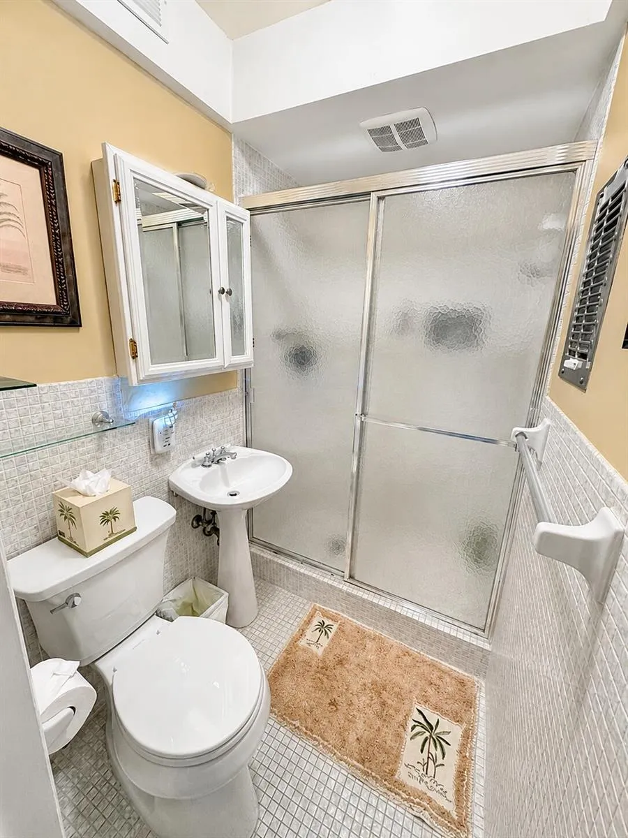 68 YACHT CLUB DRIVE #22 North Palm Beach, FL 33408