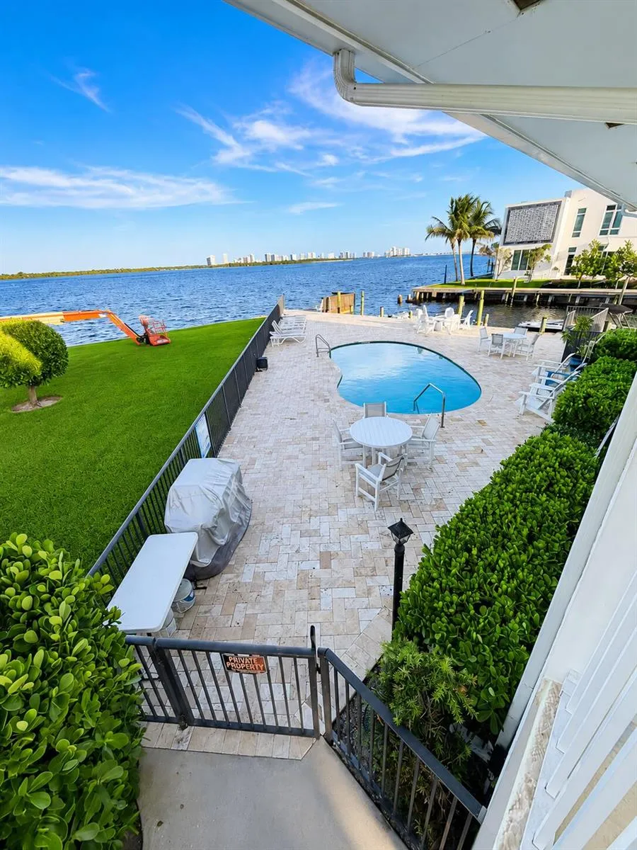 68 YACHT CLUB DRIVE #22 North Palm Beach, FL 33408