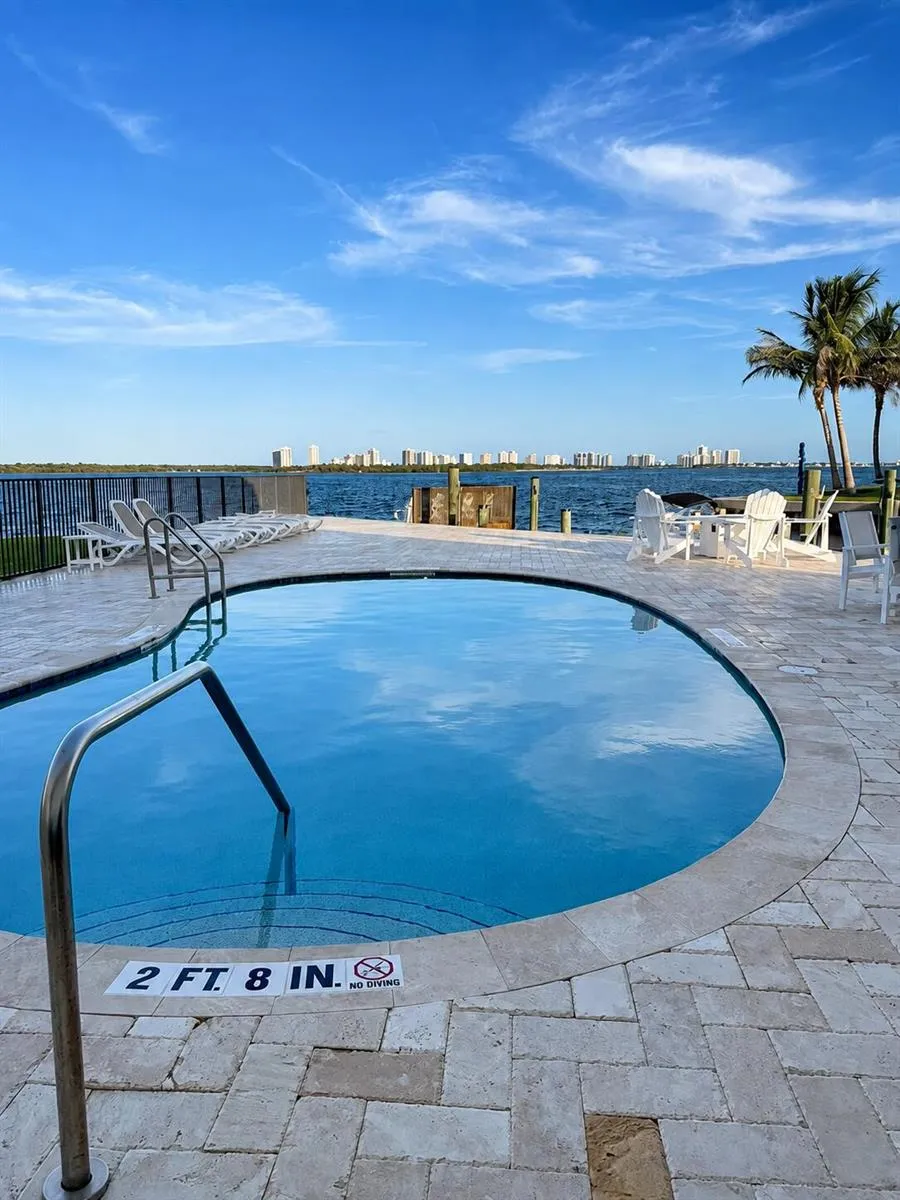 68 YACHT CLUB DRIVE #22 North Palm Beach, FL 33408
