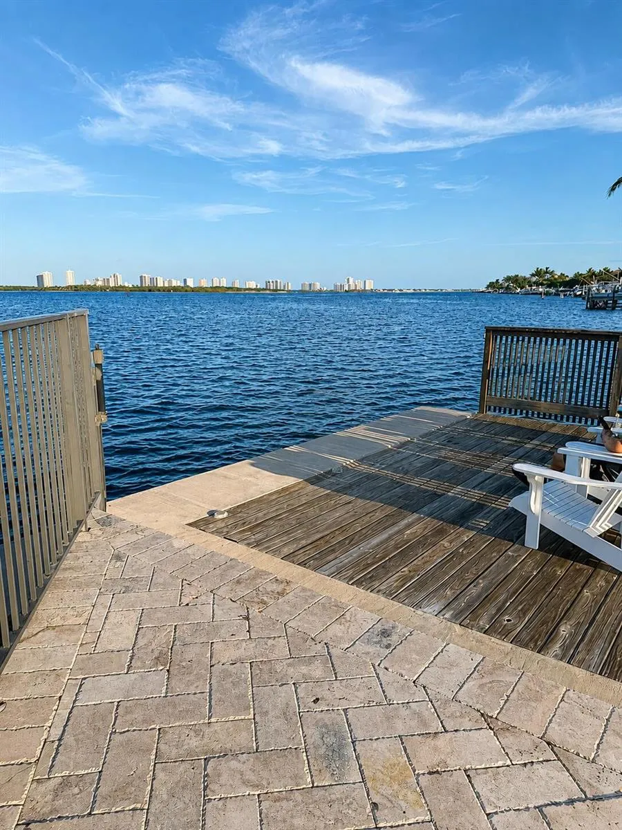 68 YACHT CLUB DRIVE #22 North Palm Beach, FL 33408