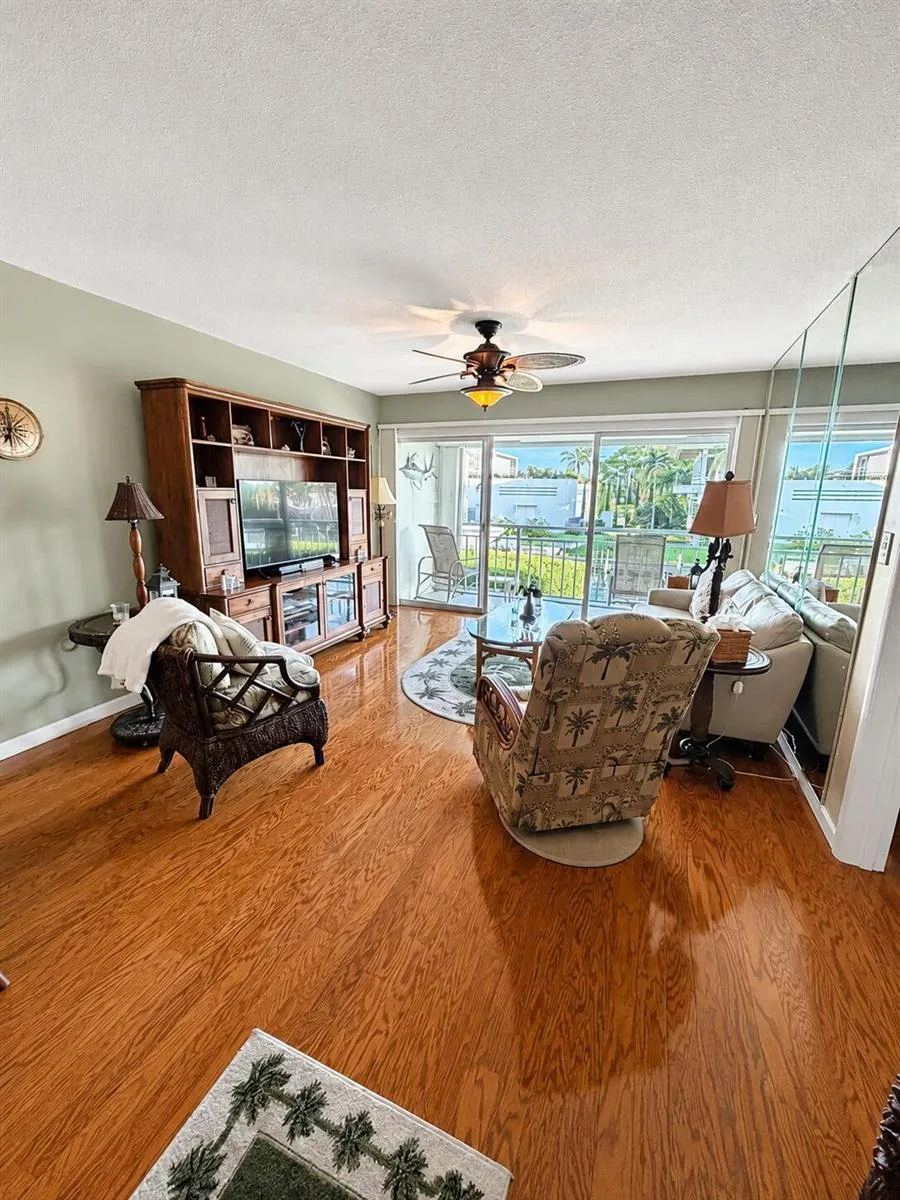68 YACHT CLUB DRIVE #22 North Palm Beach, FL 33408
