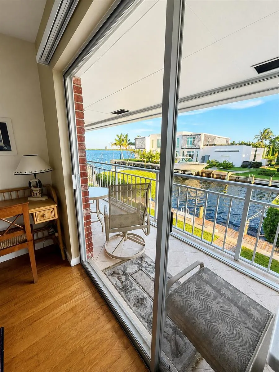 68 YACHT CLUB DRIVE #22 North Palm Beach, FL 33408