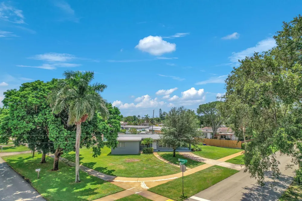 145 Greenbrier Drive Palm Springs, FL 33461