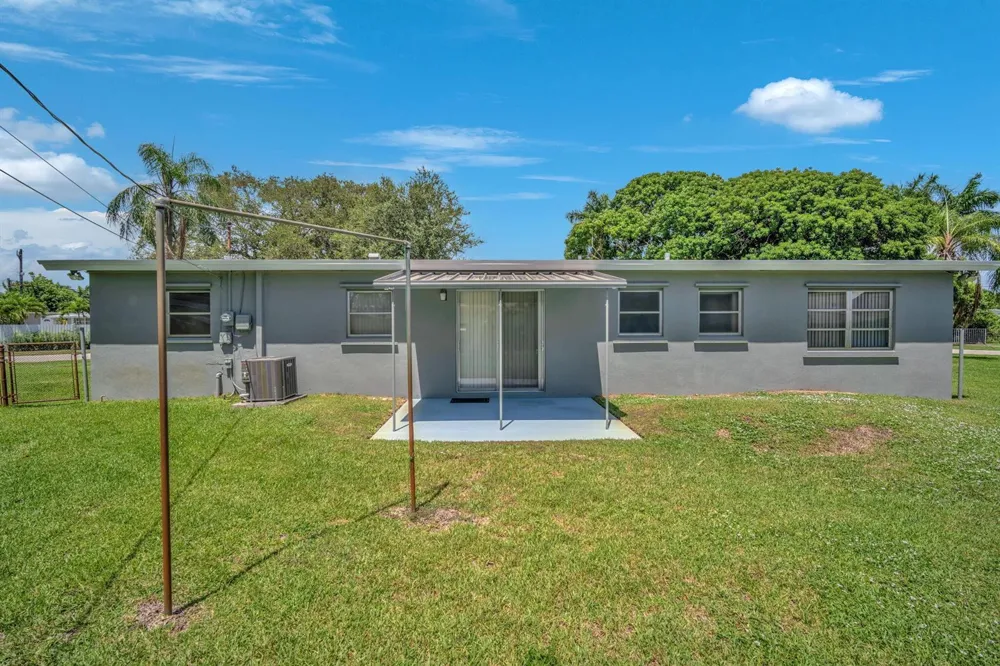 145 Greenbrier Drive Palm Springs, FL 33461