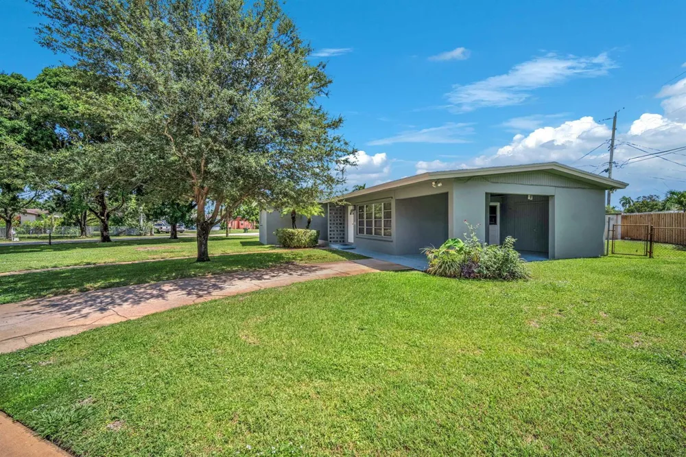 145 Greenbrier Drive Palm Springs, FL 33461
