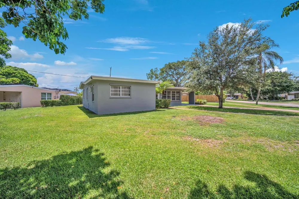 145 Greenbrier Drive Palm Springs, FL 33461