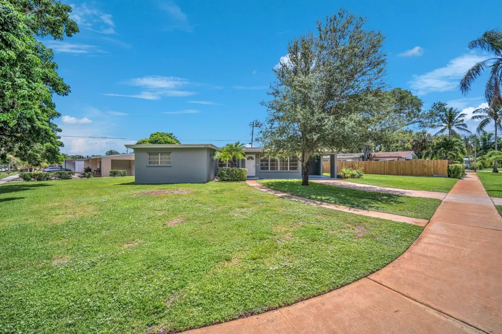 145 Greenbrier Drive Palm Springs, FL 33461