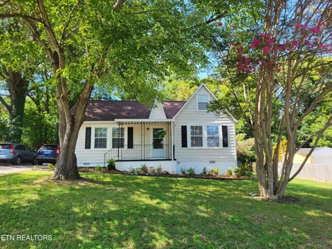 300 S Oak St