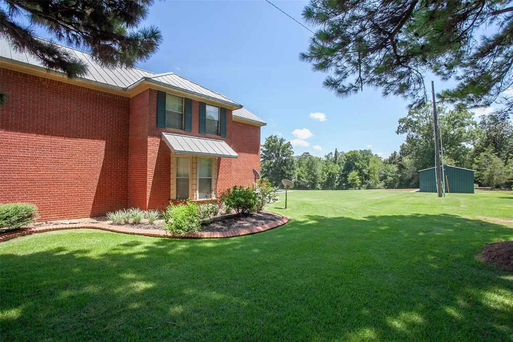 2220 Fm-1013 Hillister, TX 77624