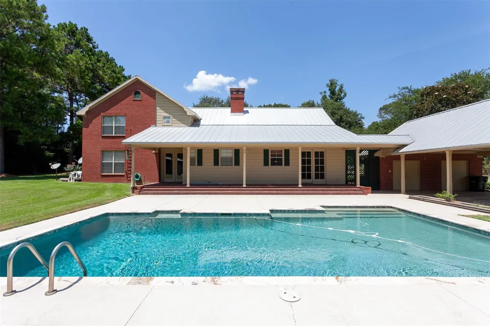 2220 Fm-1013 Hillister, TX 77624