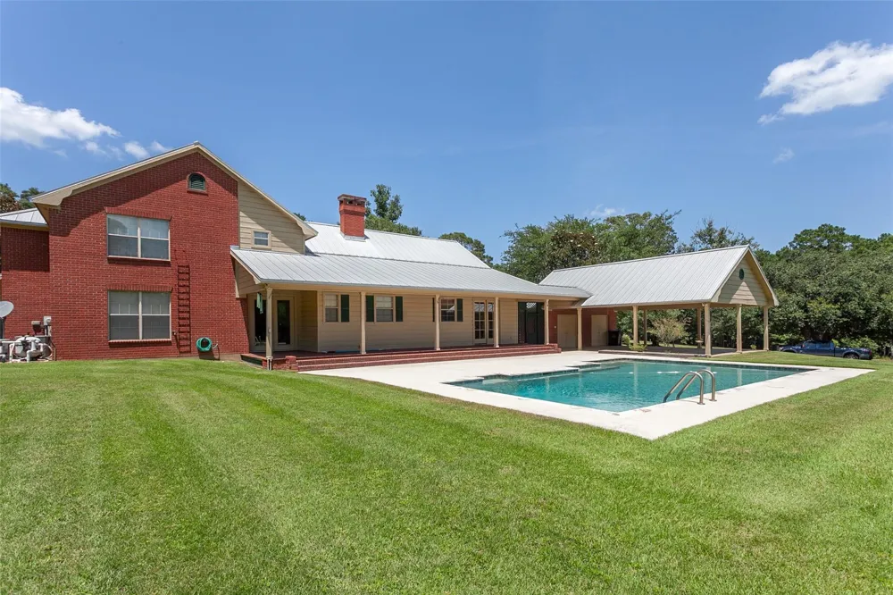 2220 Fm-1013 Hillister, TX 77624