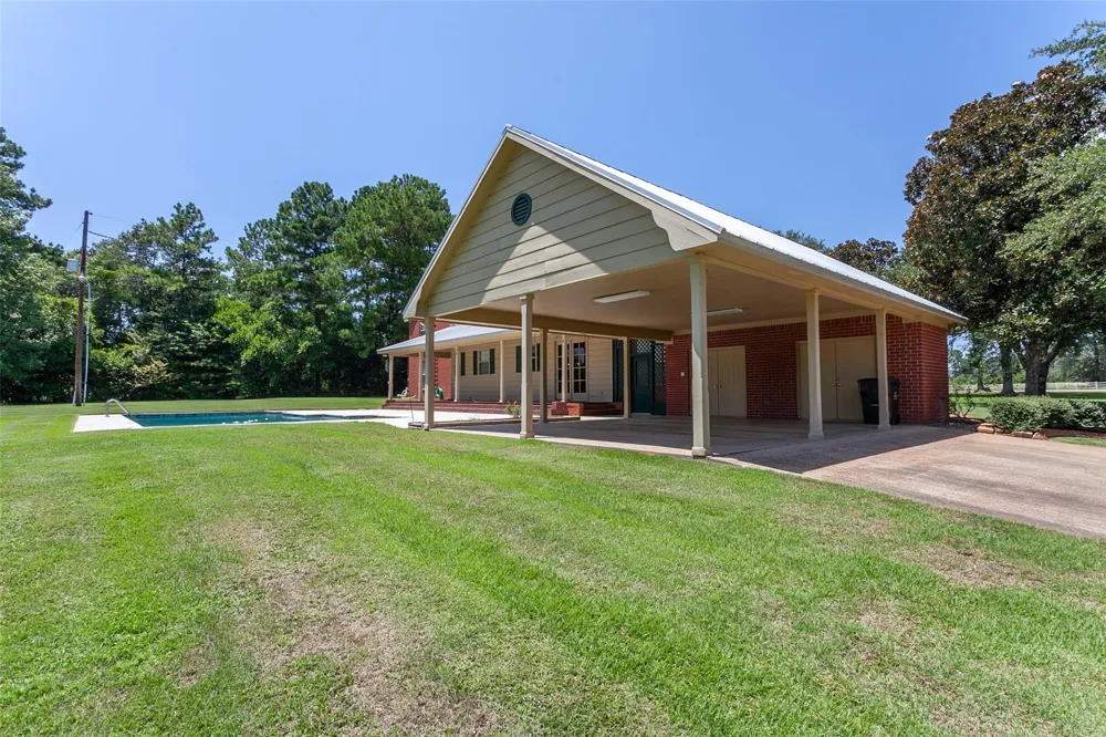 2220 Fm-1013 Hillister, TX 77624