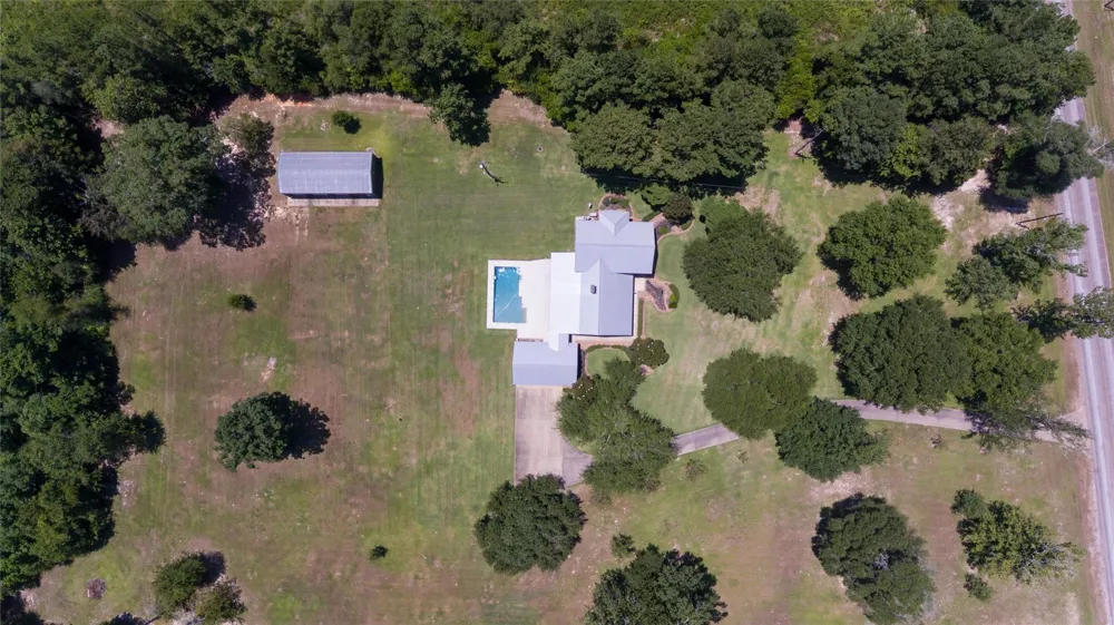 2220 Fm-1013 Hillister, TX 77624