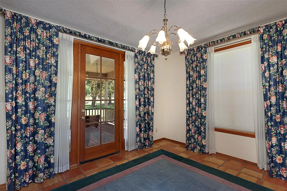 2220 Fm-1013 Hillister, TX 77624