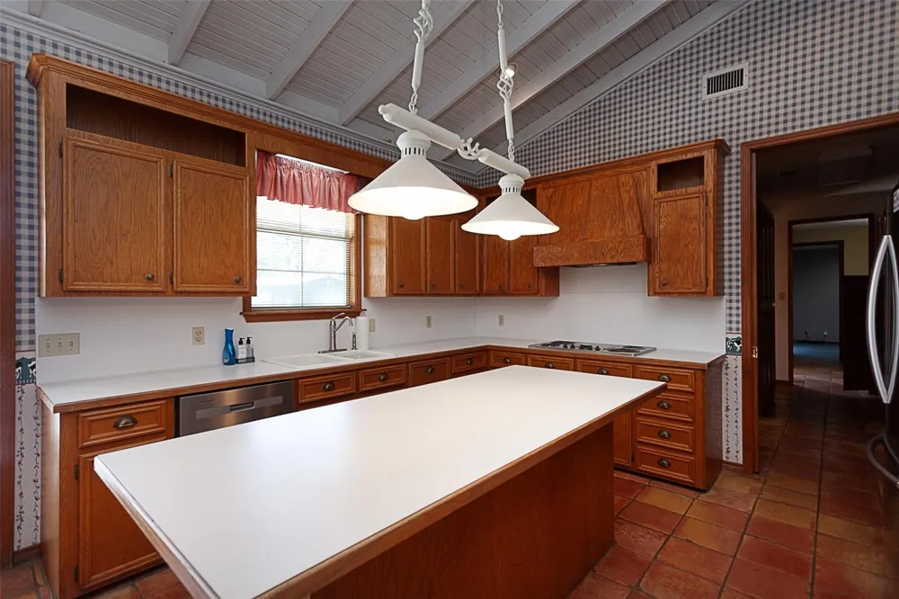 2220 Fm-1013 Hillister, TX 77624