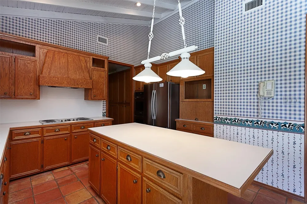 2220 Fm-1013 Hillister, TX 77624