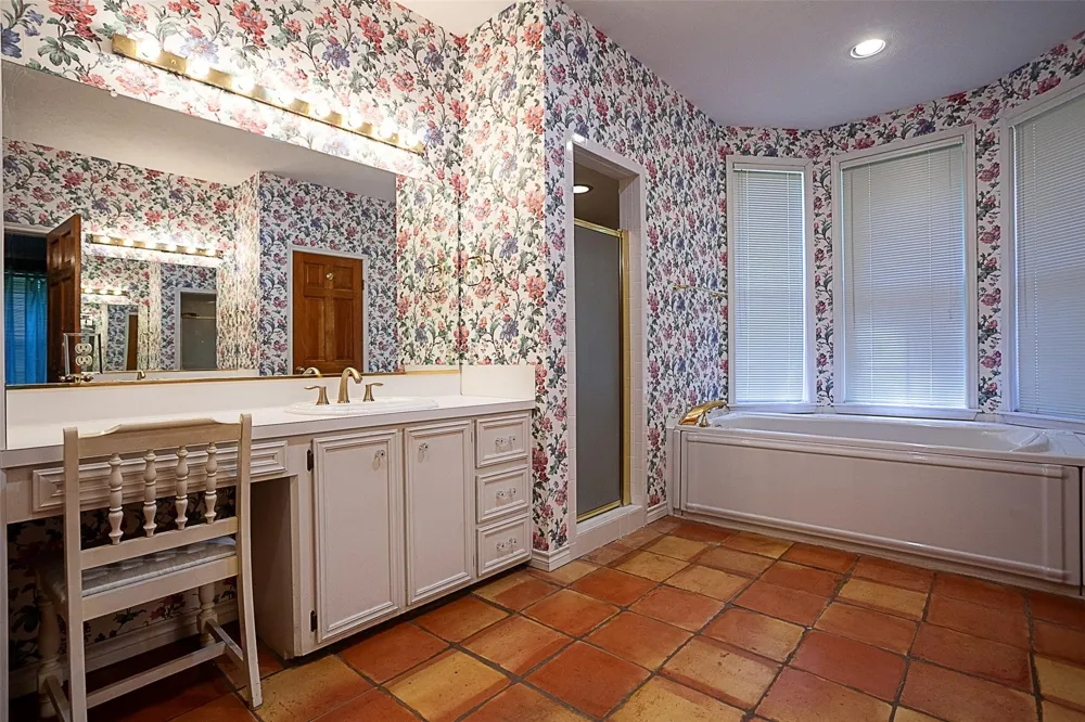 2220 Fm-1013 Hillister, TX 77624