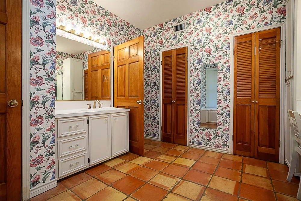 2220 Fm-1013 Hillister, TX 77624