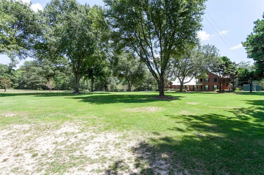 2220 Fm-1013 Hillister, TX 77624