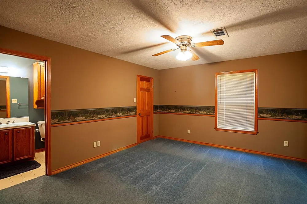 2220 Fm-1013 Hillister, TX 77624