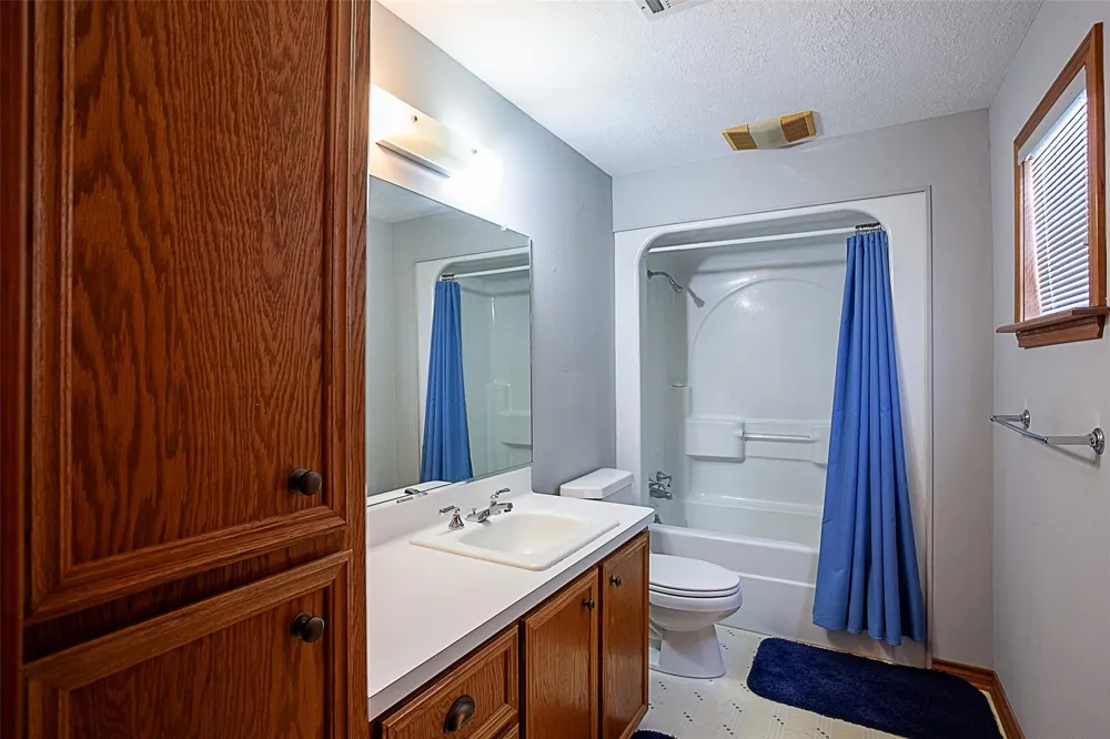 2220 Fm-1013 Hillister, TX 77624