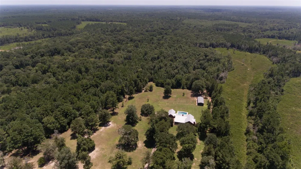 2220 Fm-1013 Hillister, TX 77624