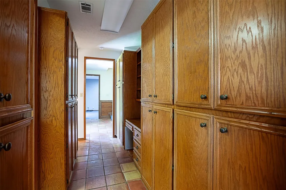 2220 Fm-1013 Hillister, TX 77624