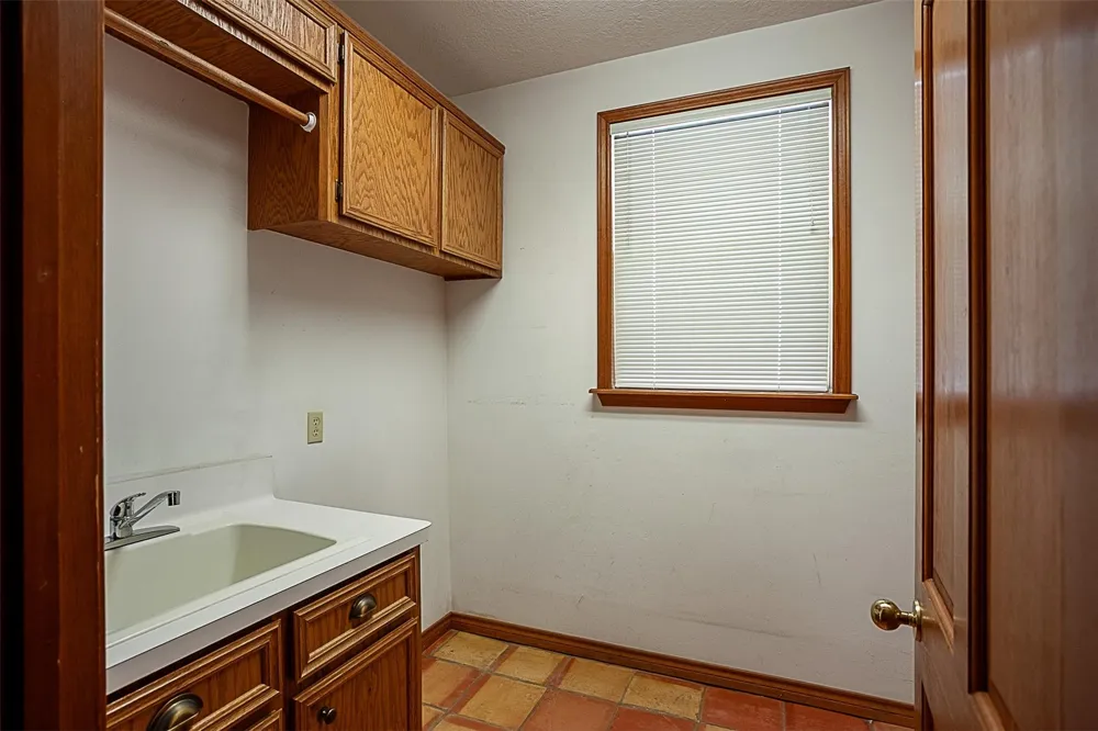 2220 Fm-1013 Hillister, TX 77624
