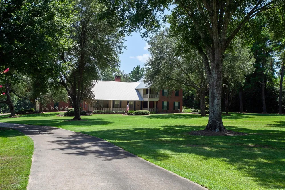 2220 Fm-1013 Hillister, TX 77624