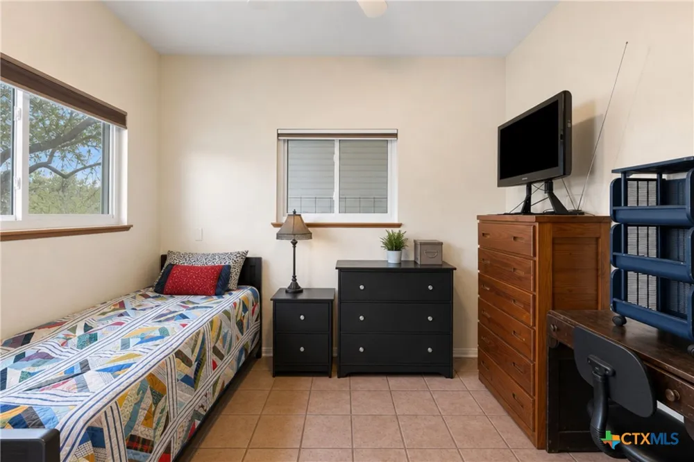 143 Oak Lane Johnson City, TX 78636