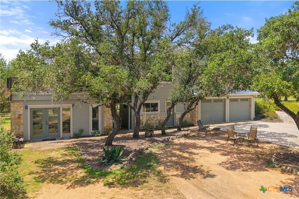 143 Oak Lane Johnson City, TX 78636