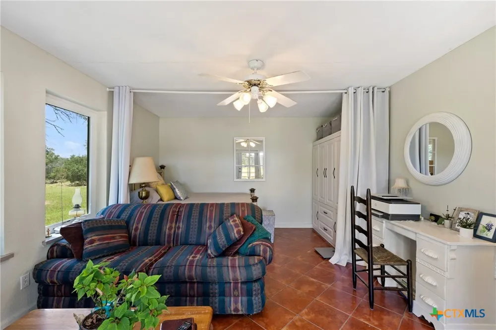 143 Oak Lane Johnson City, TX 78636
