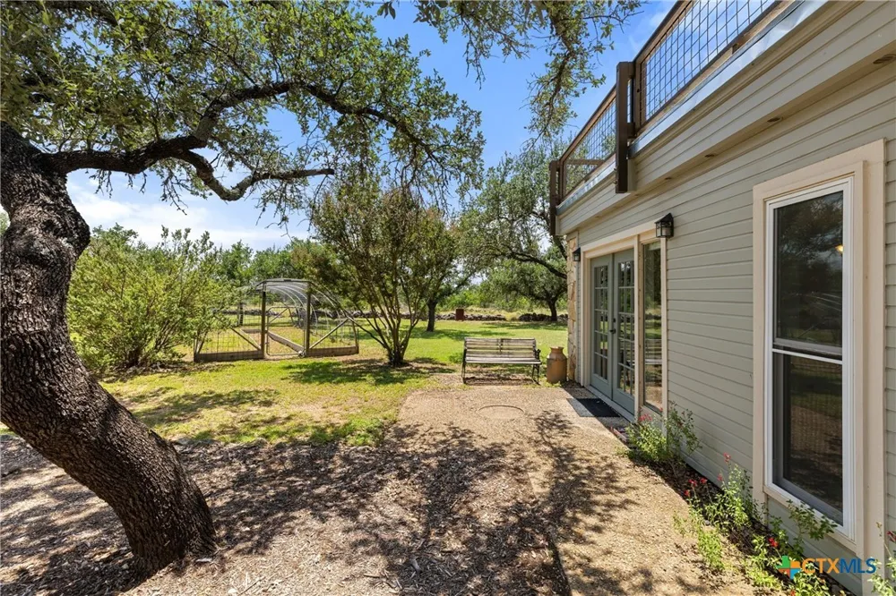 143 Oak Lane Johnson City, TX 78636