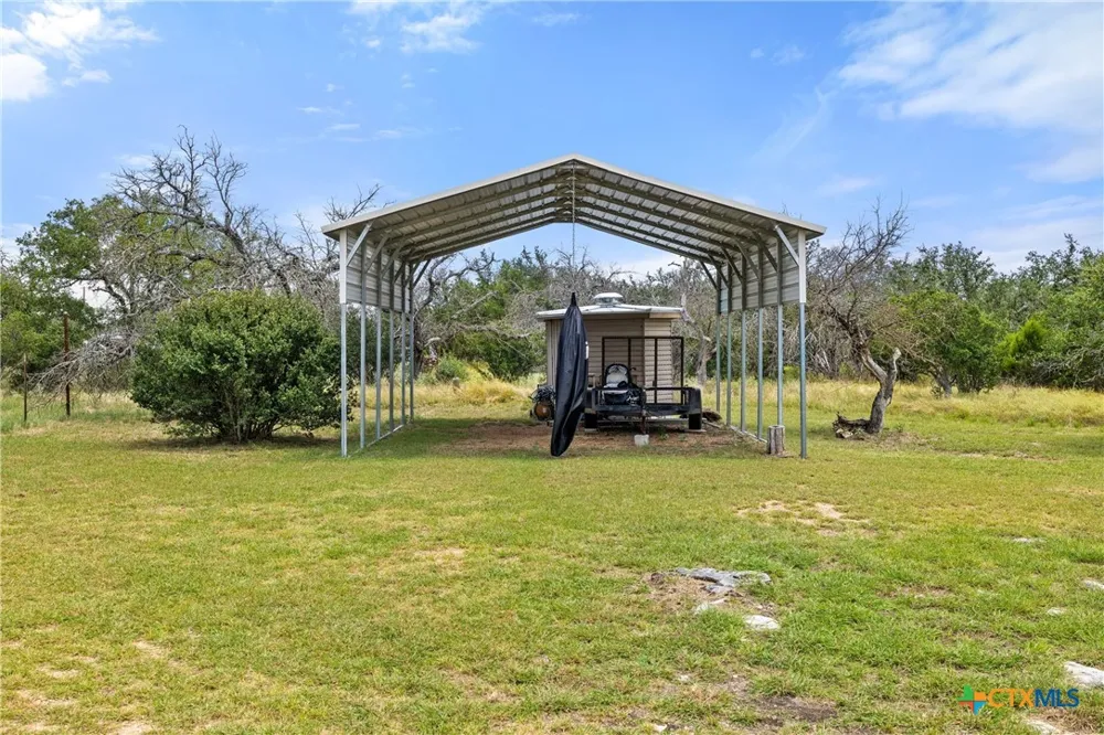 143 Oak Lane Johnson City, TX 78636