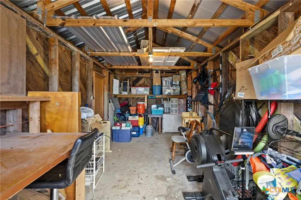 143 Oak Lane Johnson City, TX 78636