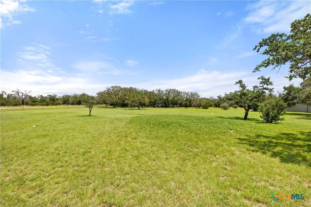 143 Oak Lane Johnson City, TX 78636
